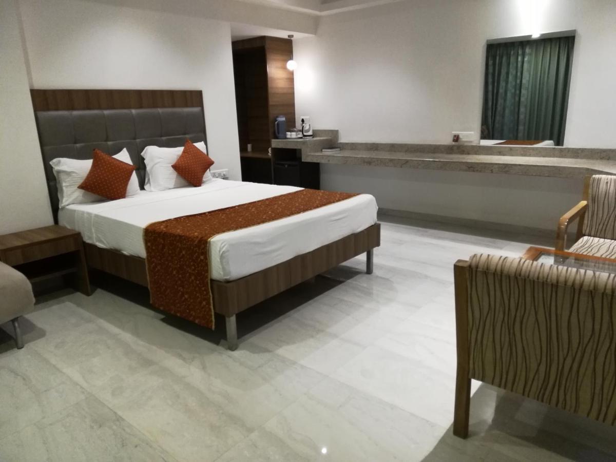 Lake View Resort Lonavala Exterior foto